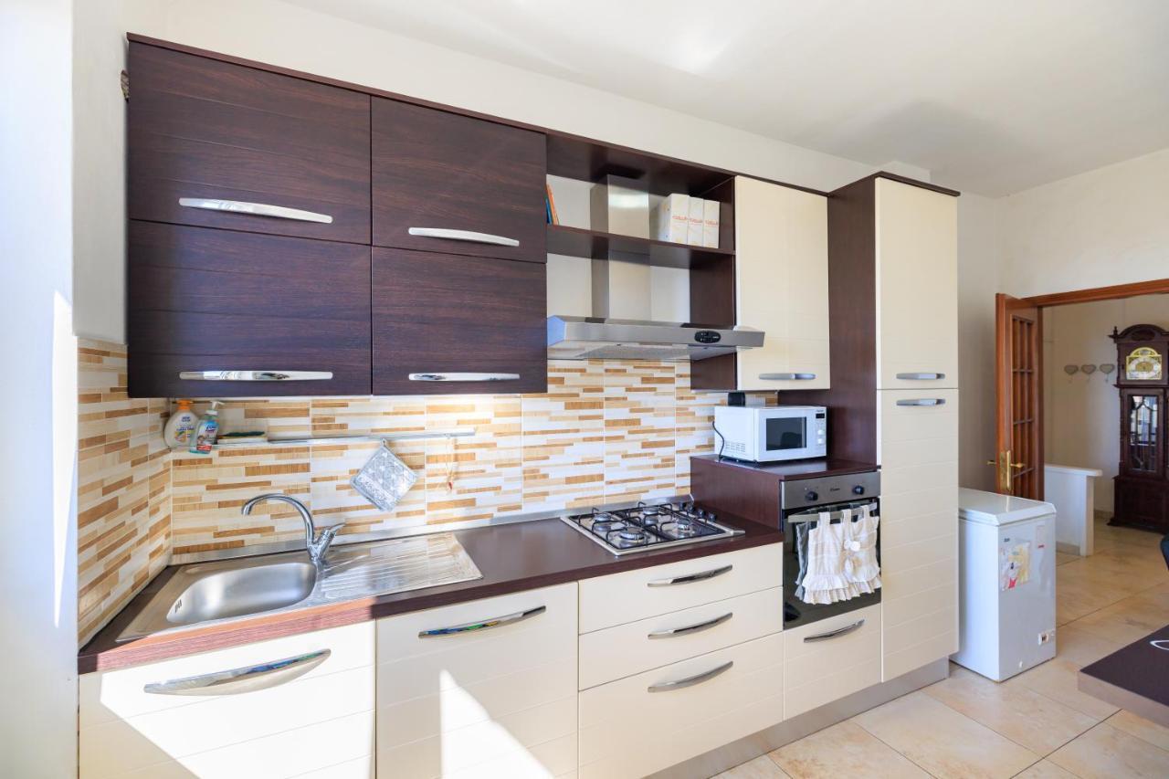 L' Essenziale Appartement Livorno Buitenkant foto