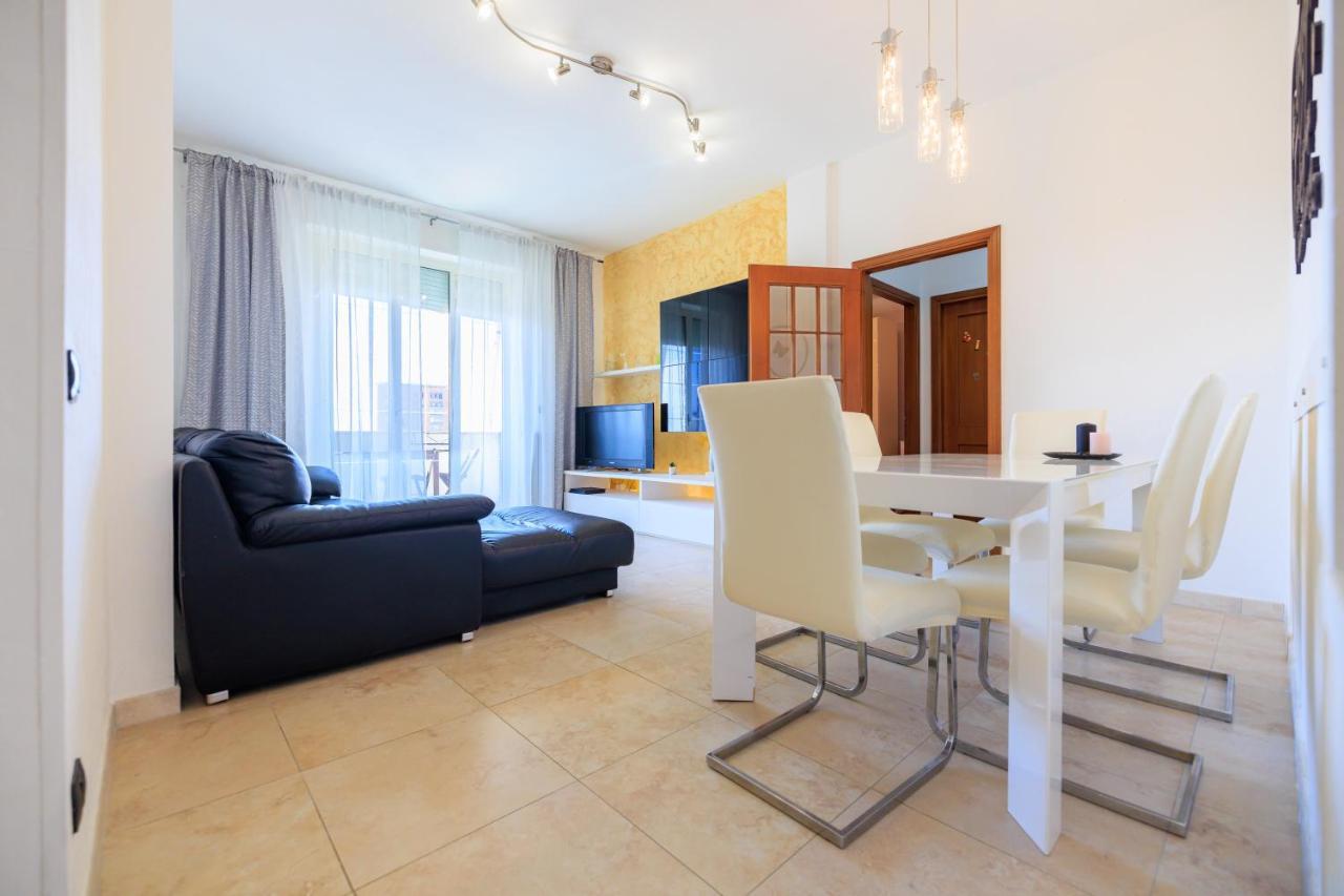 L' Essenziale Appartement Livorno Buitenkant foto