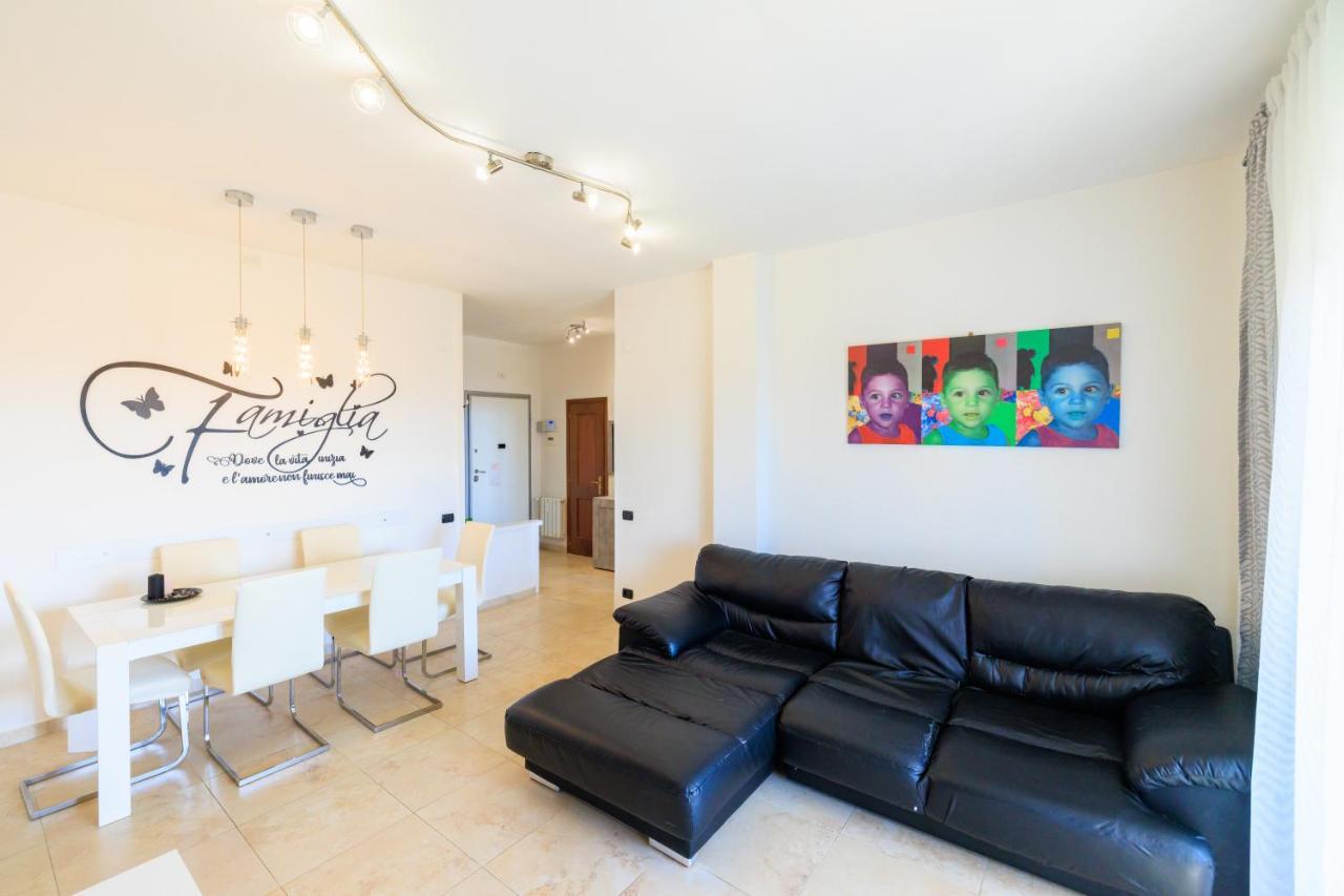 L' Essenziale Appartement Livorno Buitenkant foto