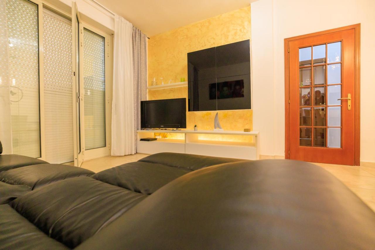 L' Essenziale Appartement Livorno Buitenkant foto