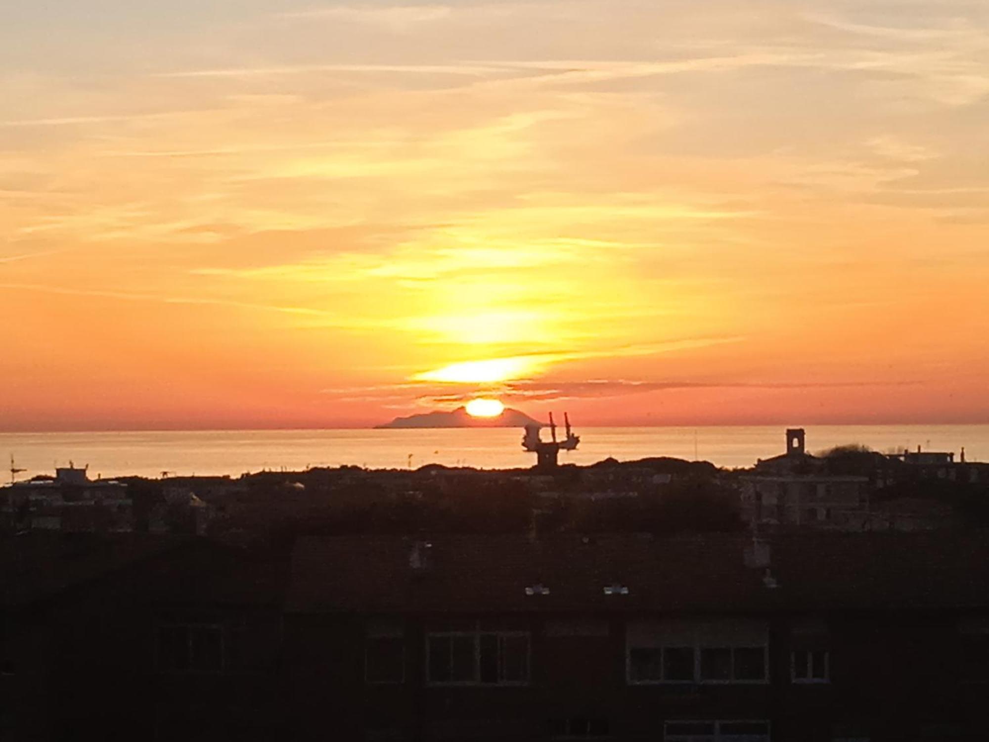 L' Essenziale Appartement Livorno Buitenkant foto